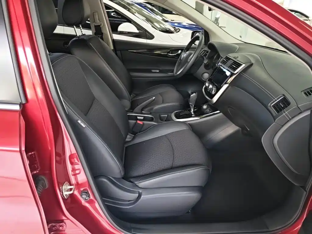Nissan Tiida — миниатюра 25