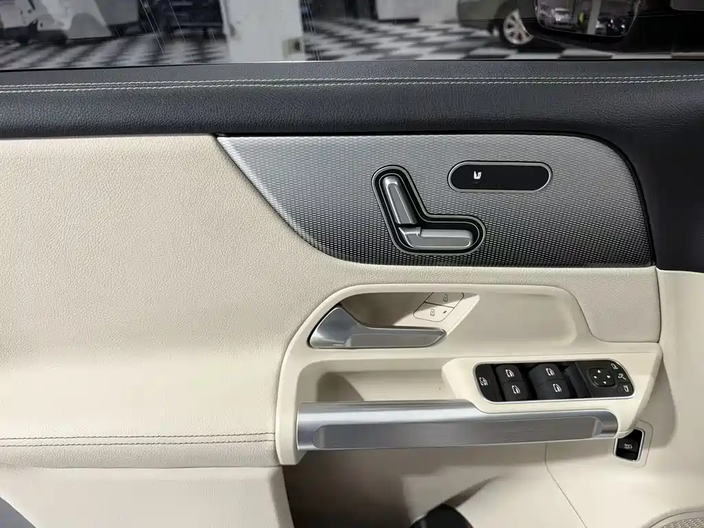 Mercedes-Benz GLB — миниатюра 14