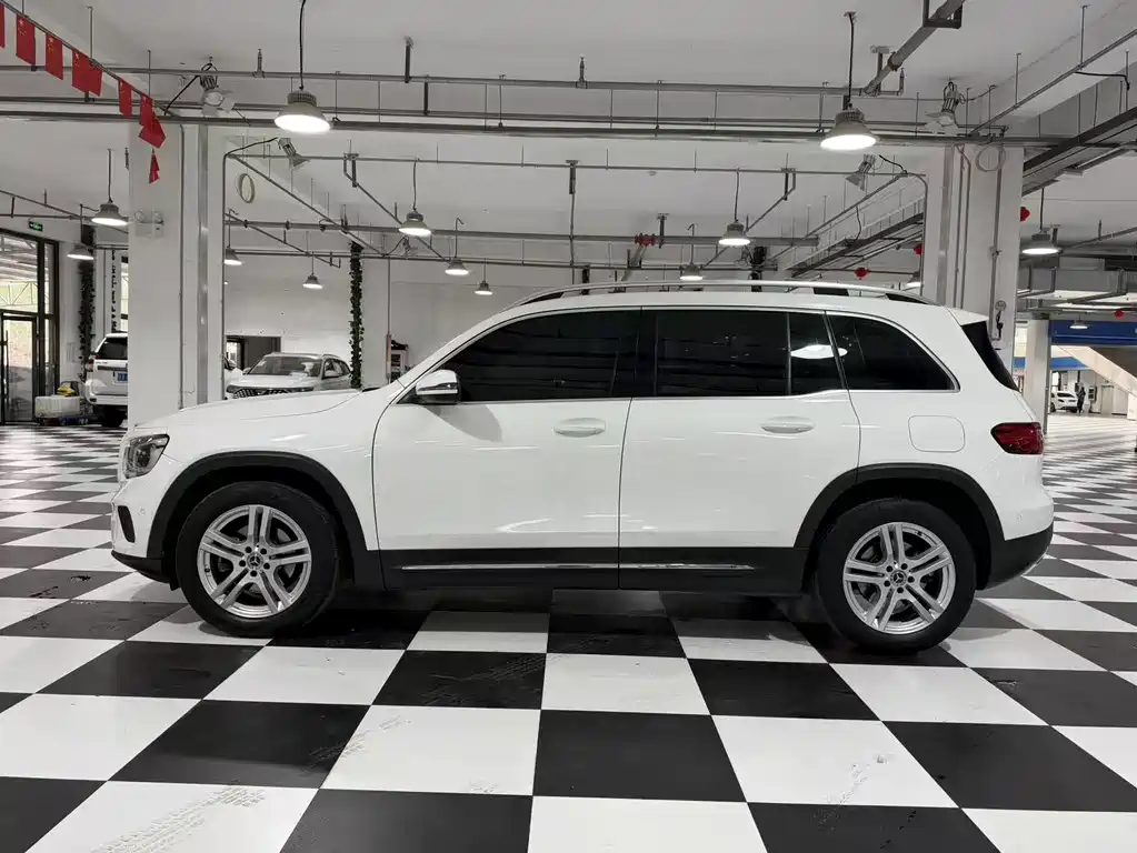 Mercedes-Benz GLB — миниатюра 4