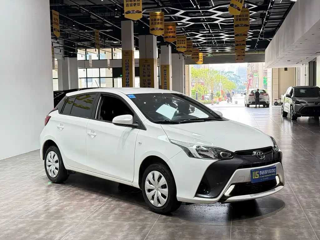 Toyota Yaris L — миниатюра 3