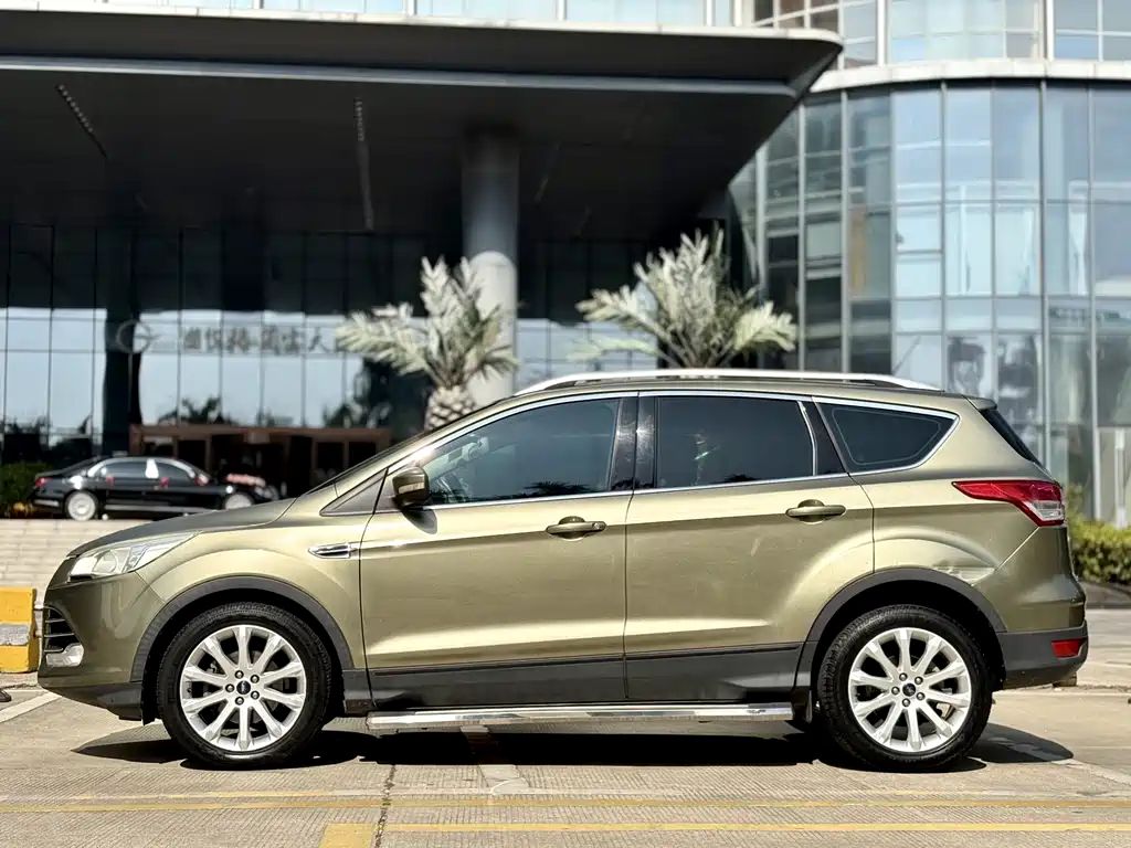Ford Kuga — миниатюра 15