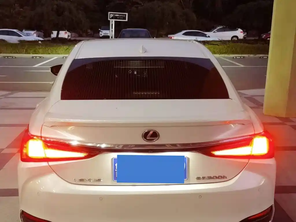 Lexus ES — миниатюра 5
