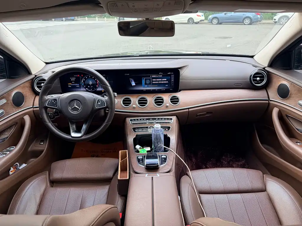 Mercedes-Benz E-Class — миниатюра 7