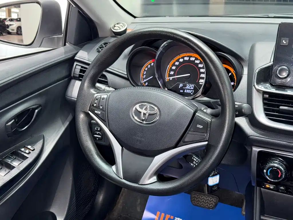 Toyota Yaris L — миниатюра 9