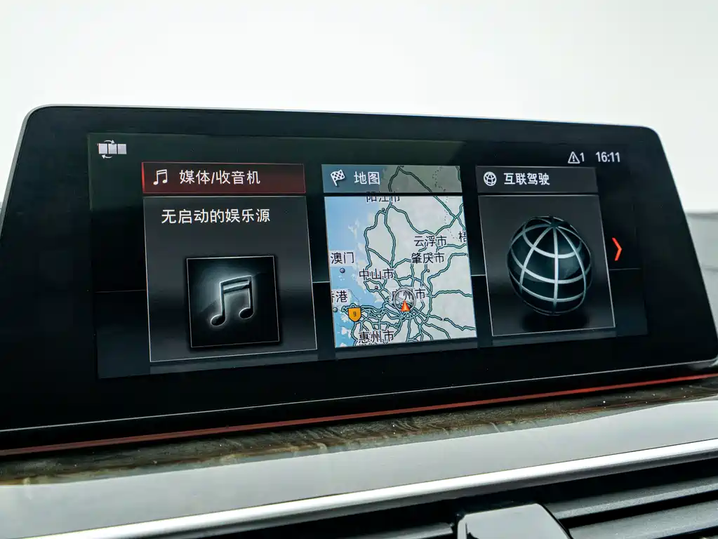 BMW 5 Series — миниатюра 24