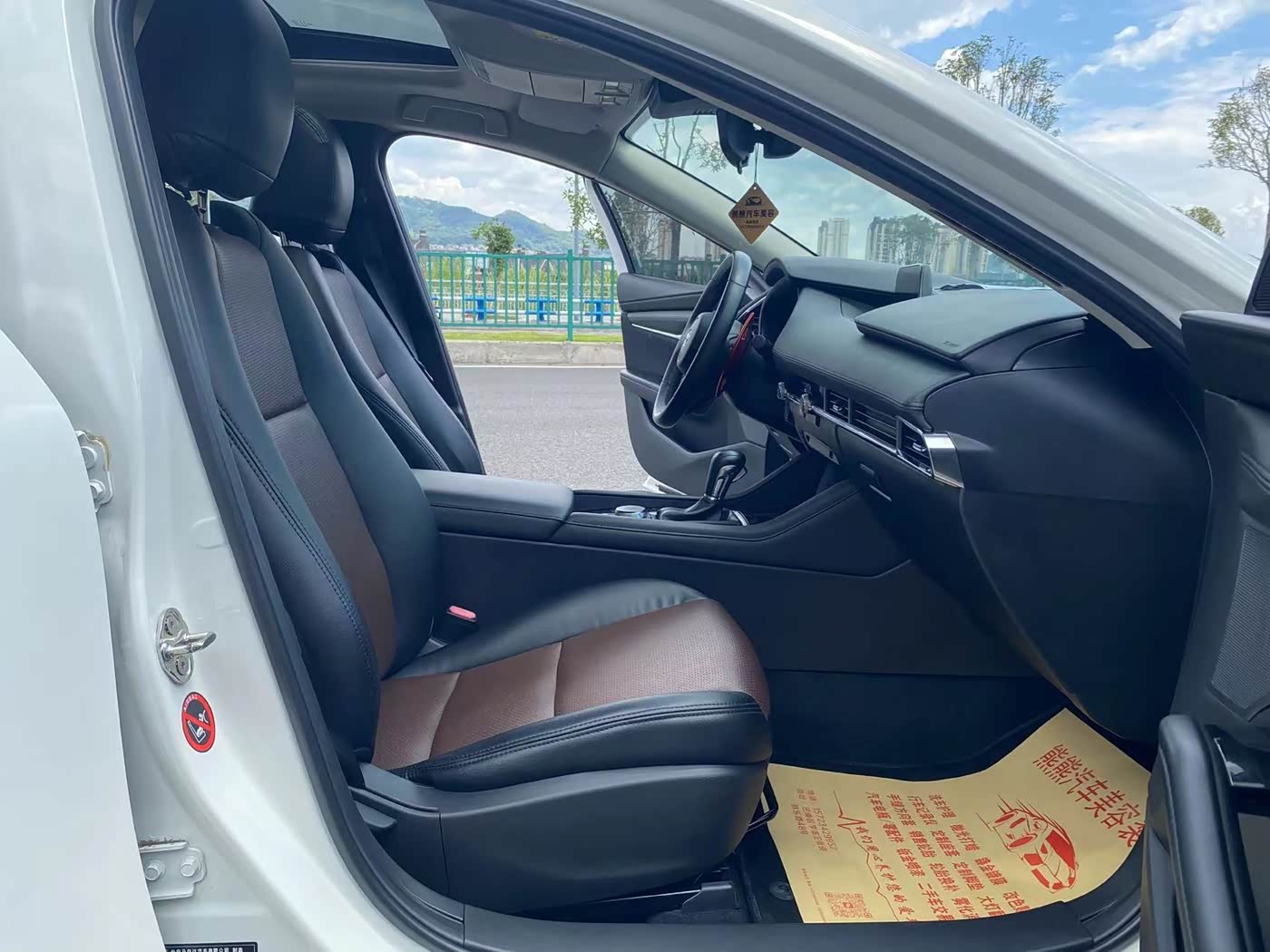 Mazda Mazda3 Axela 2.0 л 2021 г. Белый, пробег 40000 км