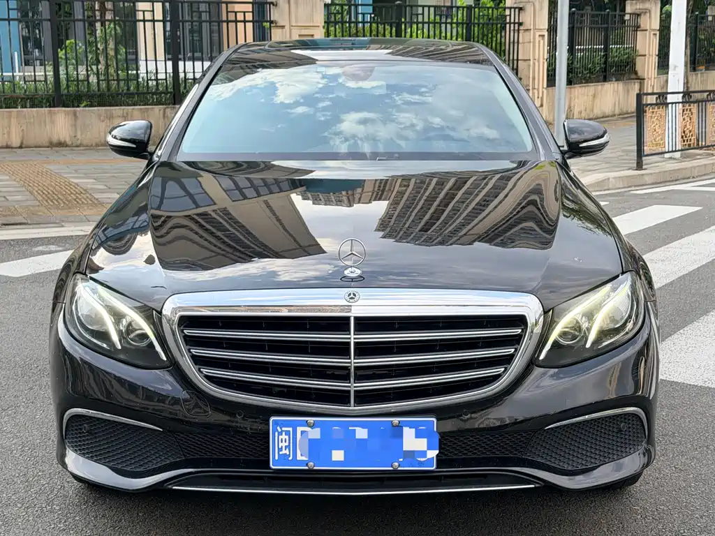 Mercedes-Benz E-Class — миниатюра 2