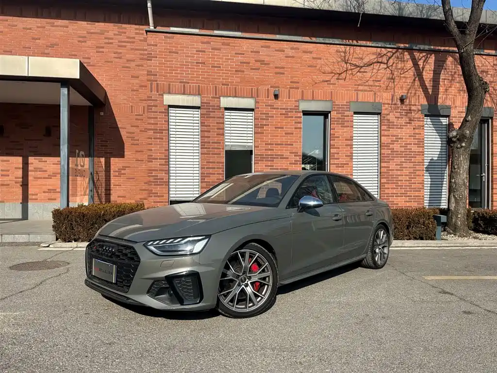 AUDI S4