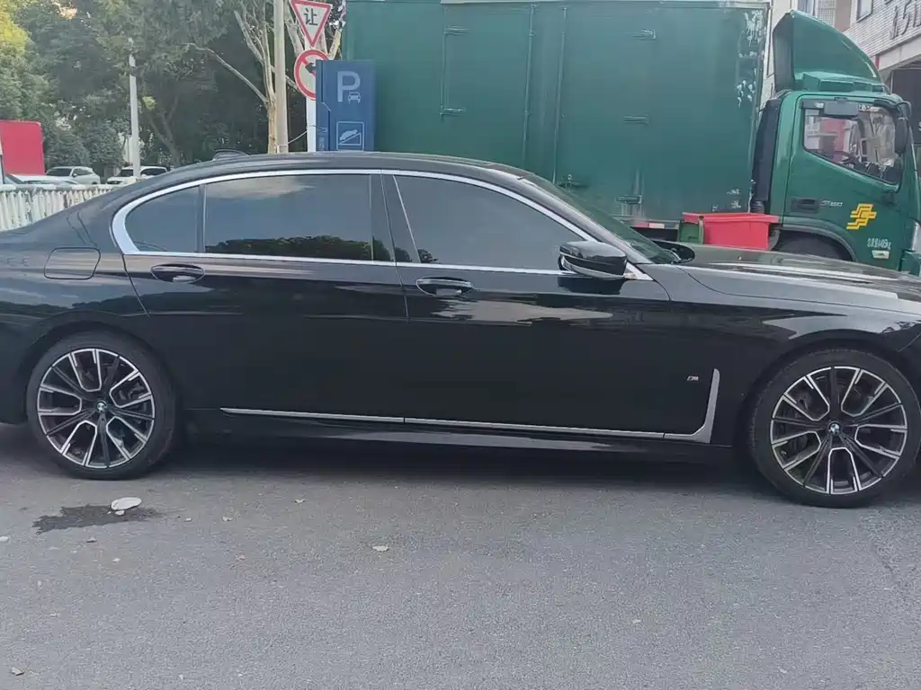 BMW 7 Series — миниатюра 3