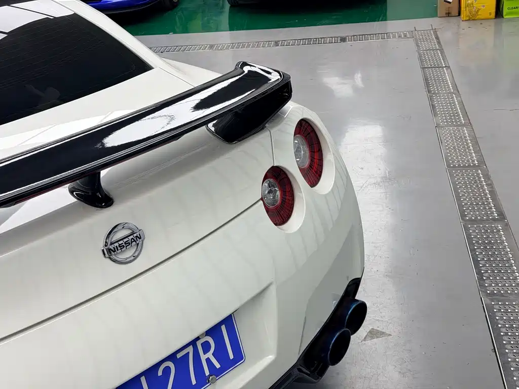 NISSAN GT R