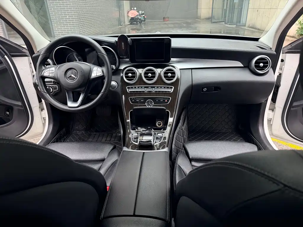 Mercedes-Benz C-Class — миниатюра 7