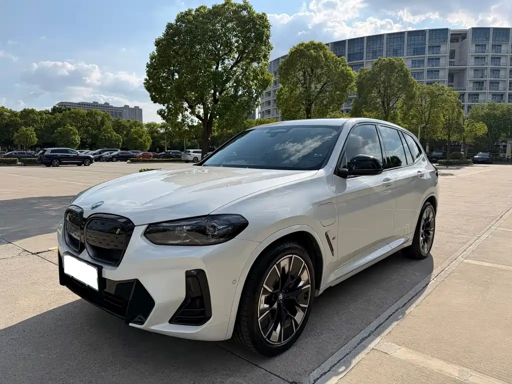 BMW iX3