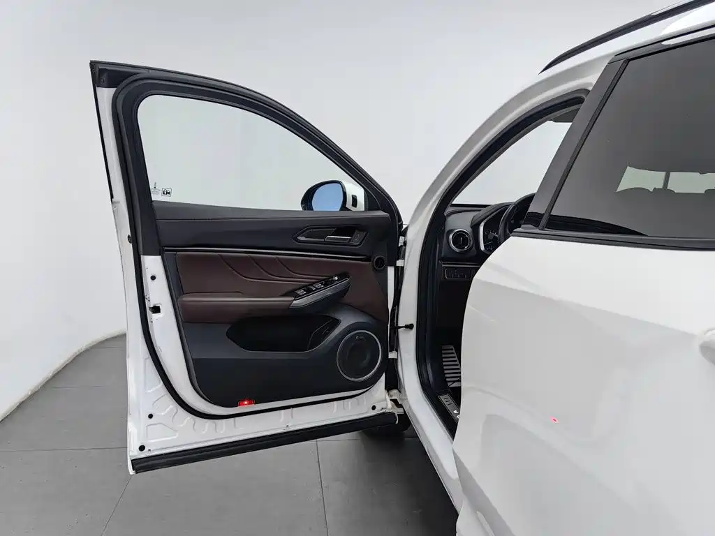 Wey Wey VV5 — миниатюра 8