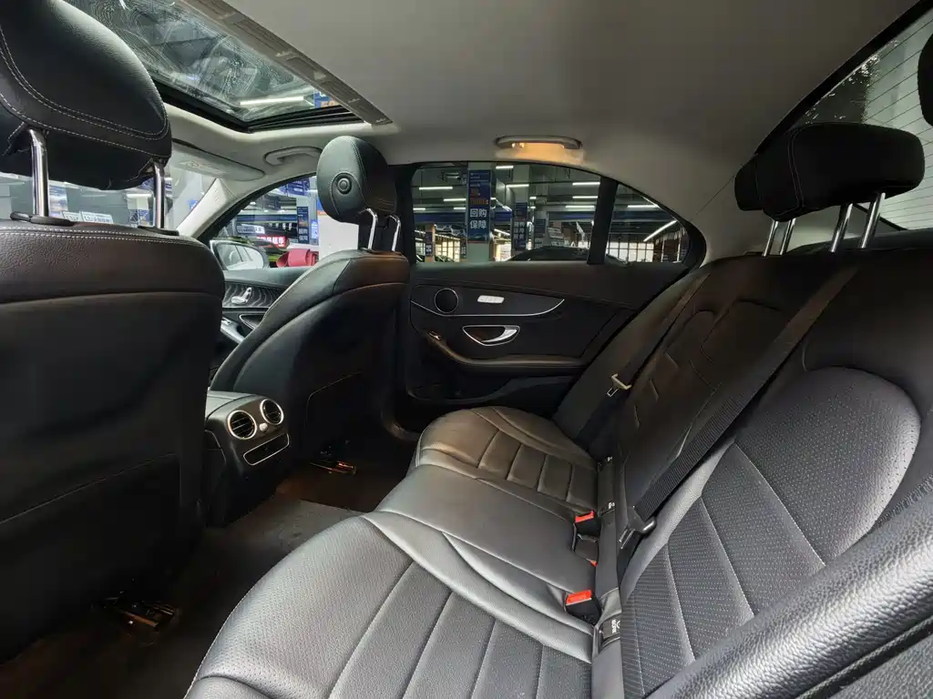 Mercedes-Benz C-Class — миниатюра 6