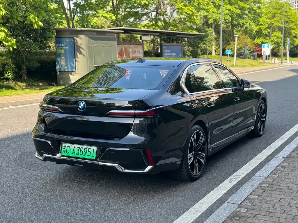 BMW i7 — миниатюра 3