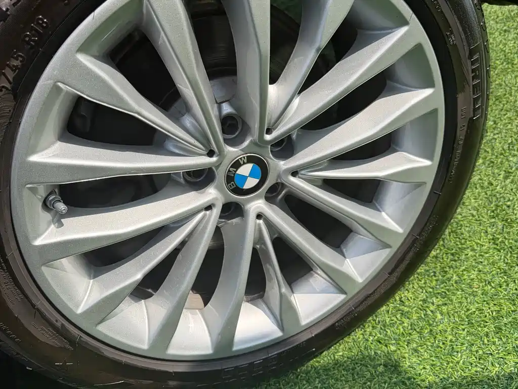 BMW 5 Series — миниатюра 10