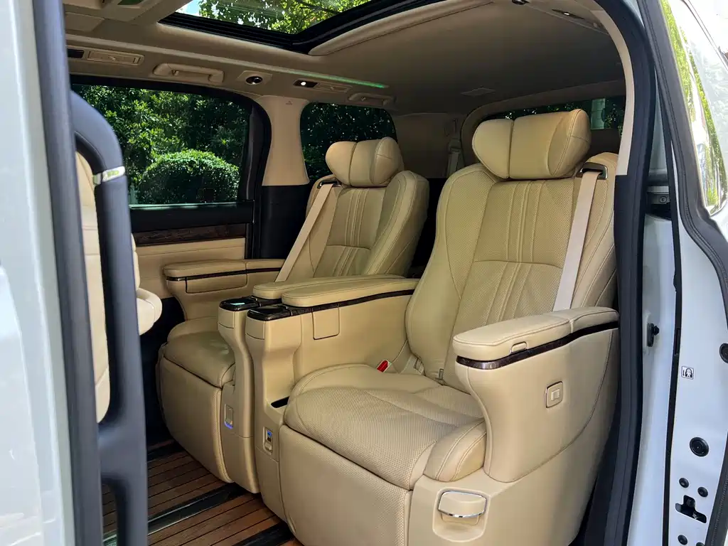 Toyota Vellfire — миниатюра 9