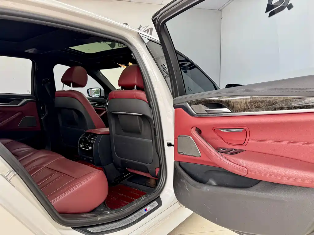 BMW 5 Series — миниатюра 12