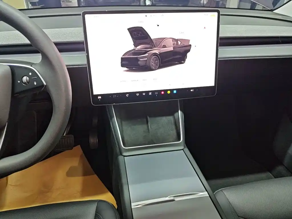 Tesla Model Y — миниатюра 13