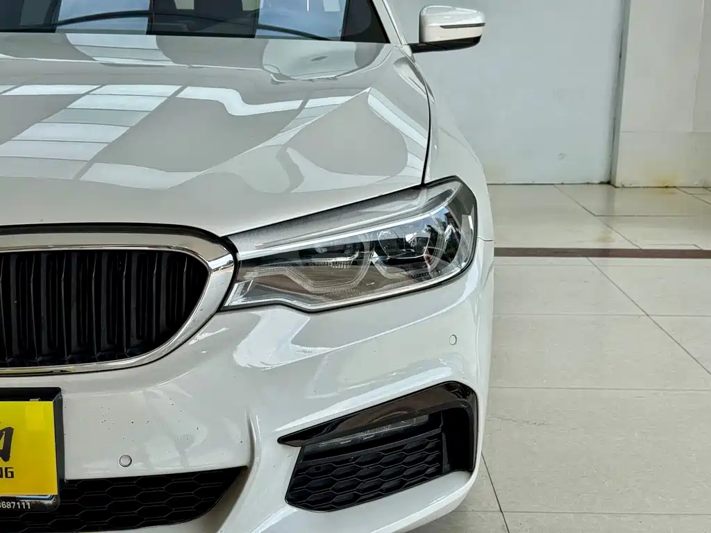 BMW 5 Series — миниатюра 4