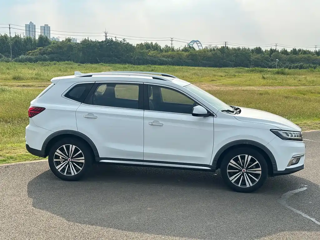 Roewe RX5 — миниатюра 12