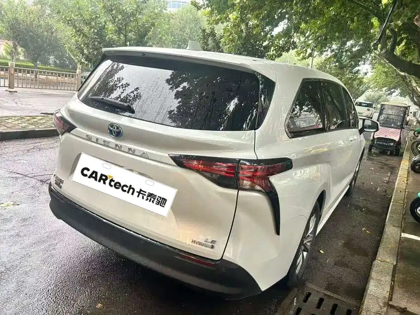 Toyota Sienna — миниатюра 4