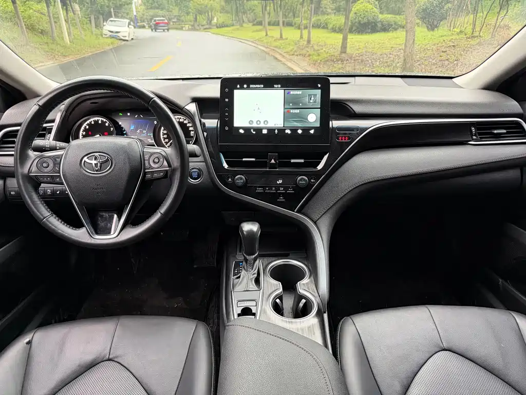 Toyota Camry — миниатюра 5