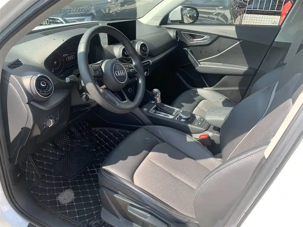 Audi Q2L e-tron 2019 Q2L e-tron Smart
