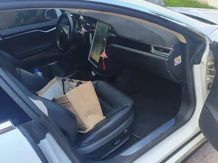 Tesla Model S — миниатюра 8