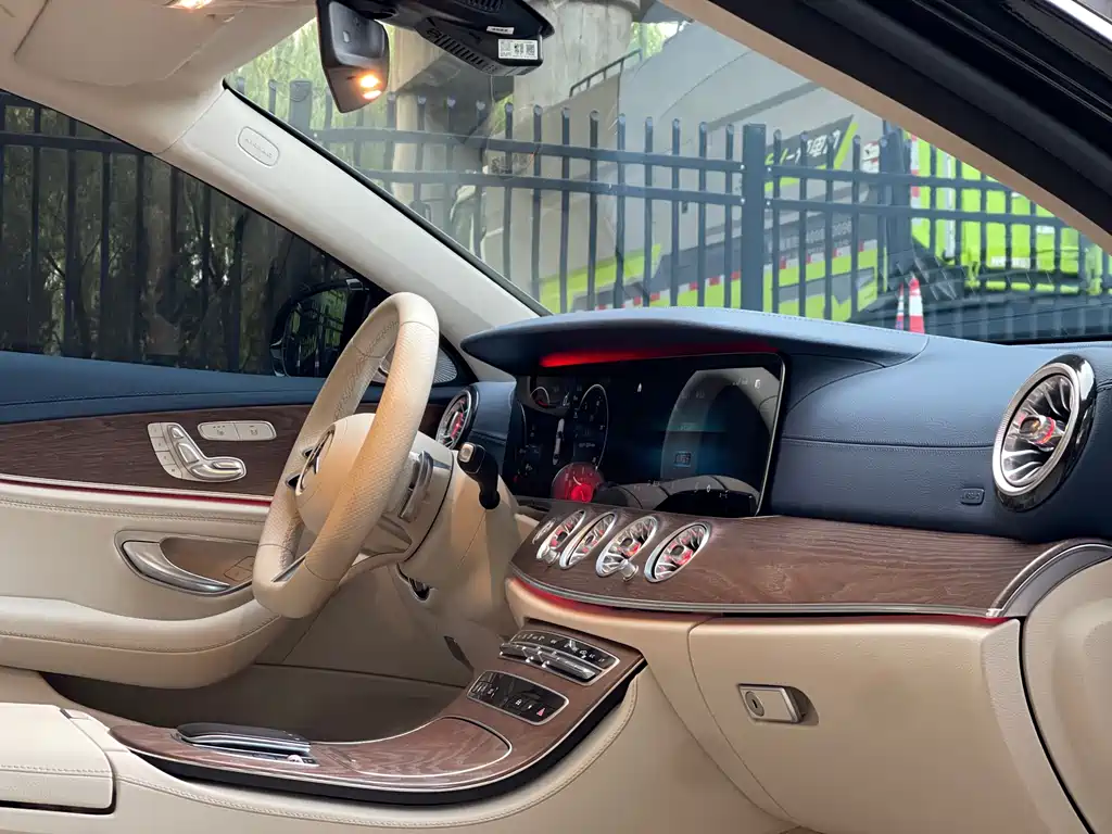 MERCEDES-BENZ E CLASS