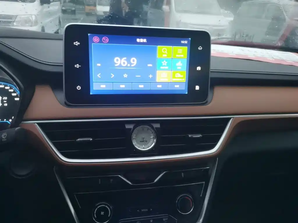Wuling Hongguang S3 — миниатюра 13