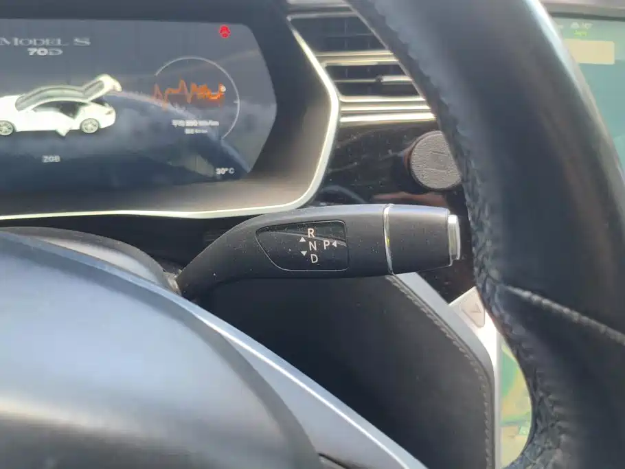 Tesla Model S — миниатюра 16