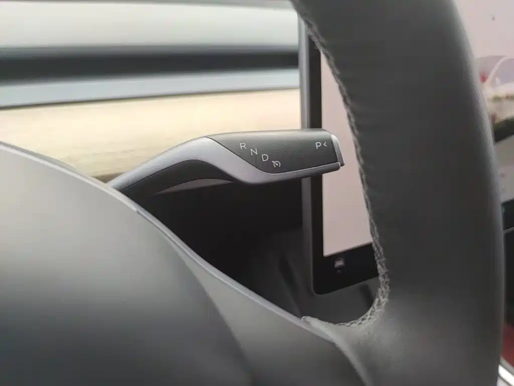 Tesla Model Y — миниатюра 14