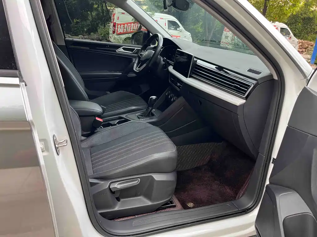 Volkswagen Tiguan L — миниатюра 20