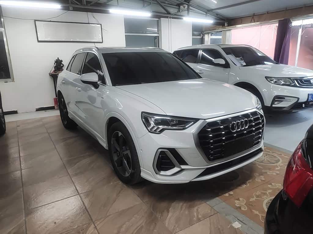 Audi Q3 1.4 л 2022 г. Белый, пробег 49700 км