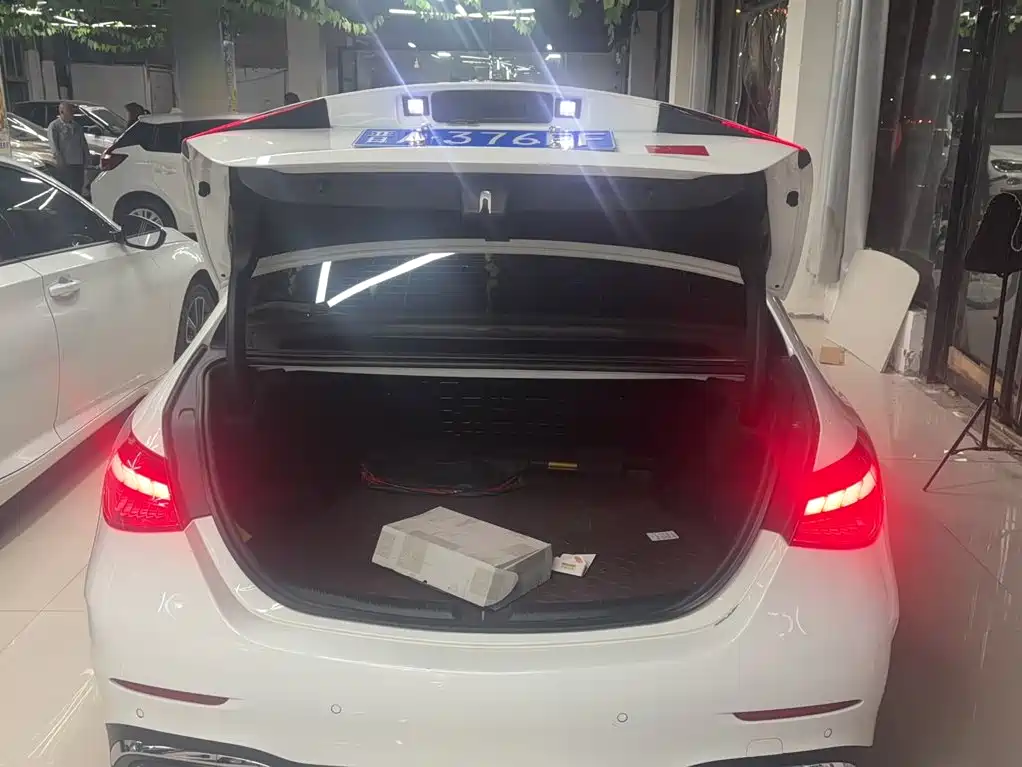 Mercedes-Benz C-Class — миниатюра 12