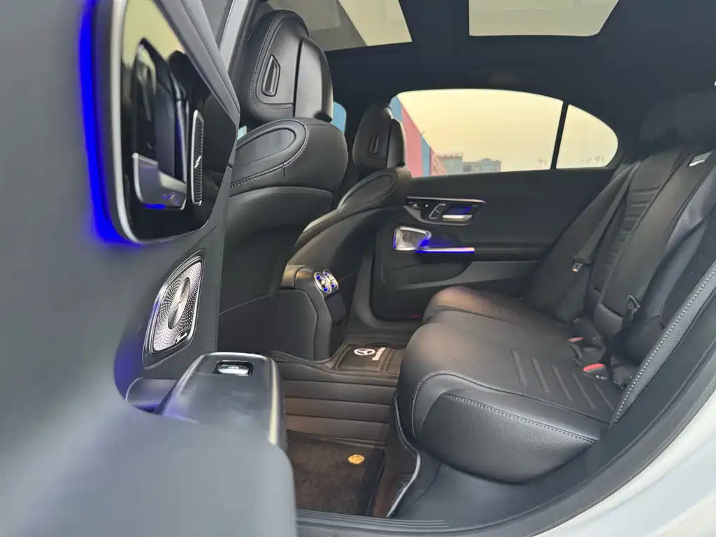 Mercedes-Benz C-Class — миниатюра 16