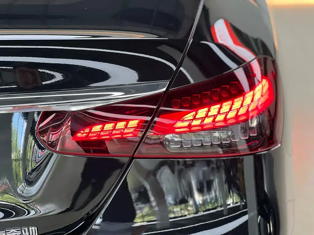 Mercedes-Benz E-Class — миниатюра 18