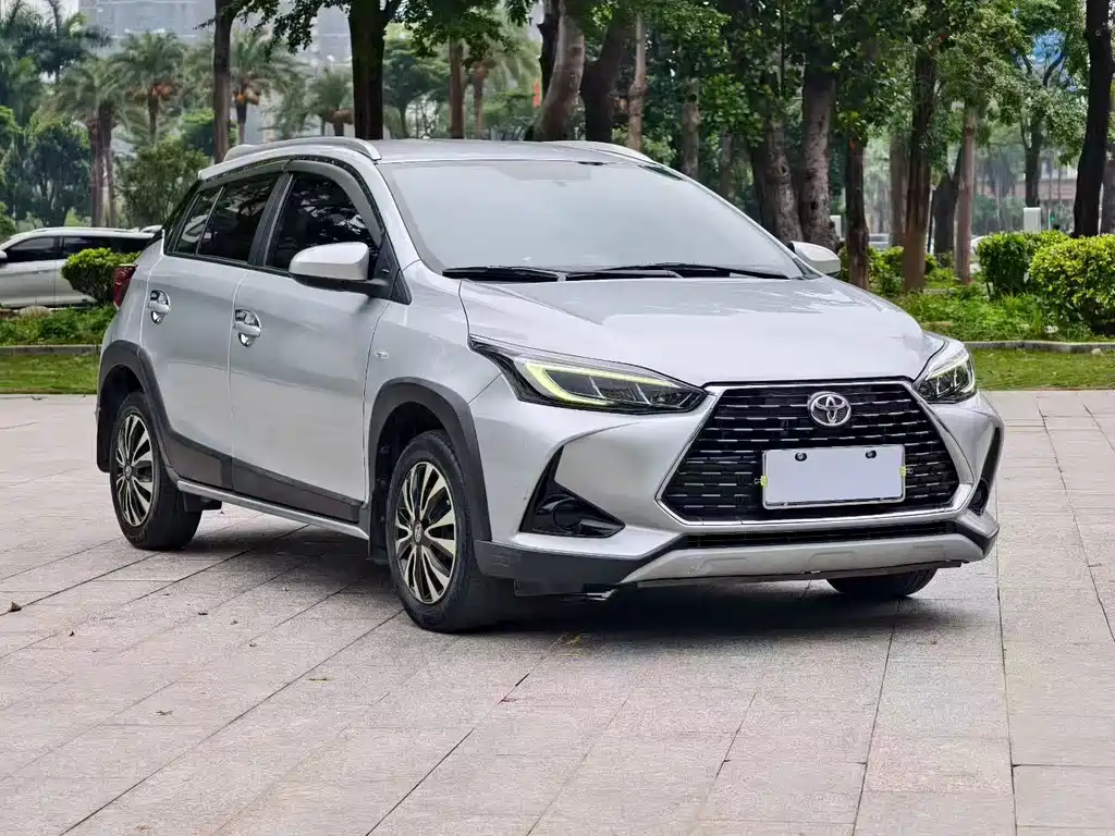 Toyota Yaris L - фото 3