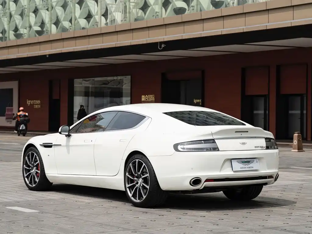 Aston Martin Rapide — миниатюра 5