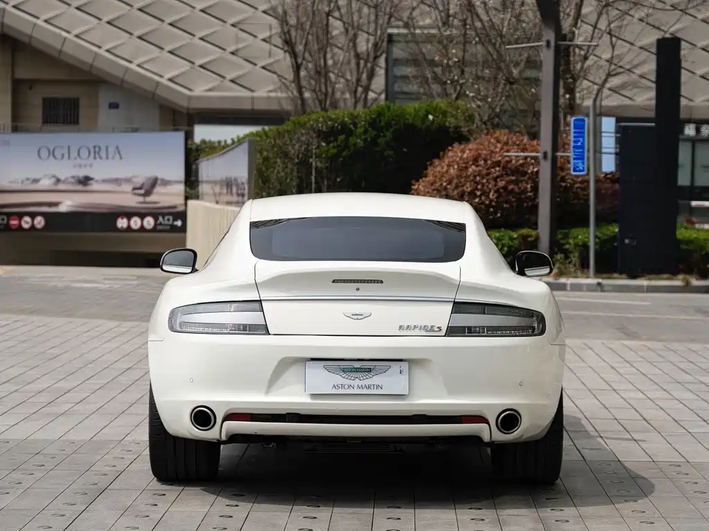 Aston Martin Rapide — миниатюра 6