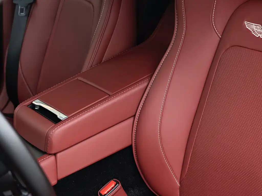 Aston Martin Rapide — миниатюра 11