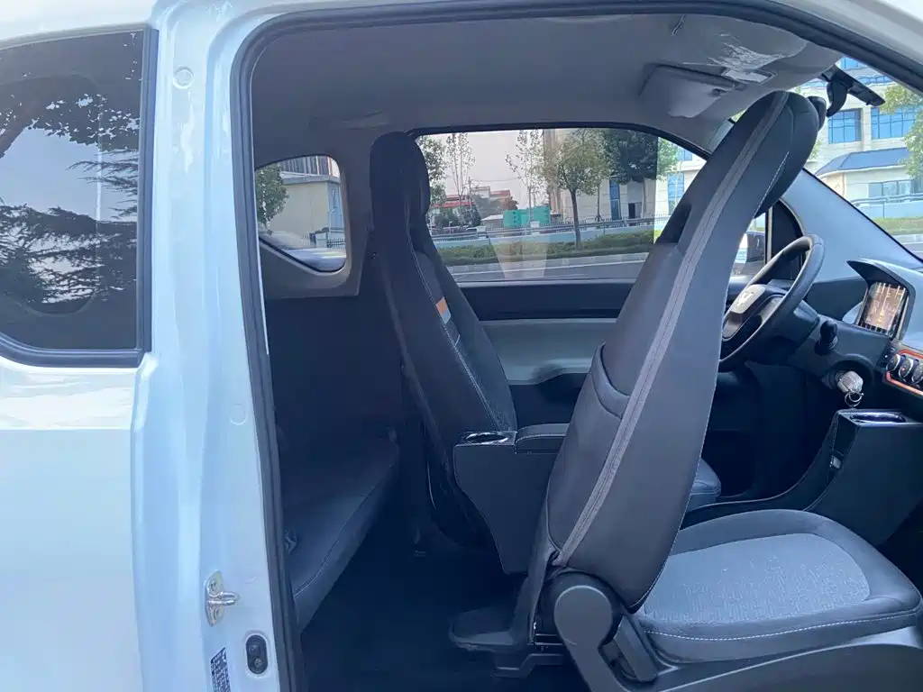 Wuling MINIEV — миниатюра 6