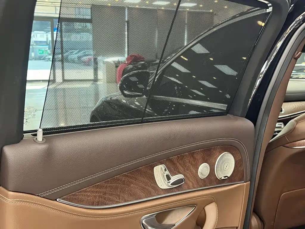 Mercedes-Benz E-Class — миниатюра 8