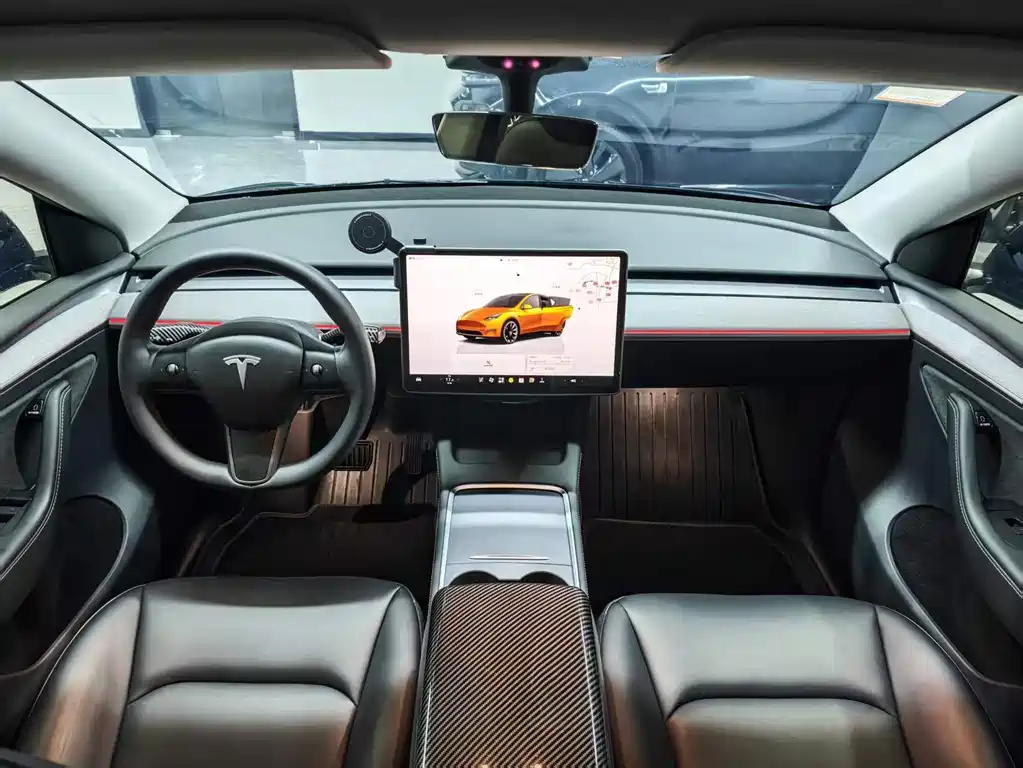 Tesla Model Y — миниатюра 5