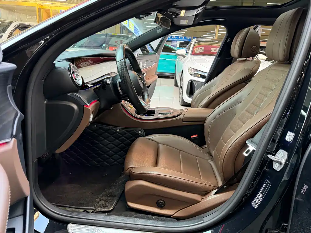 Mercedes-Benz E-Class — миниатюра 8