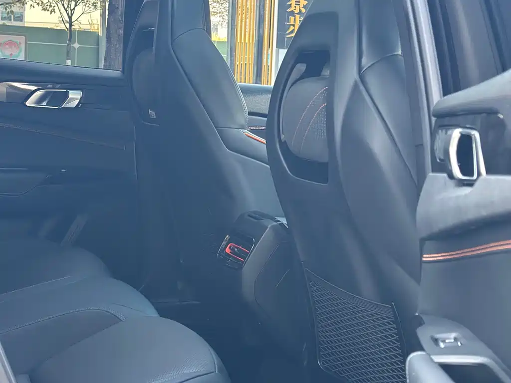 LYNK & CO. 02 HATCHBACK