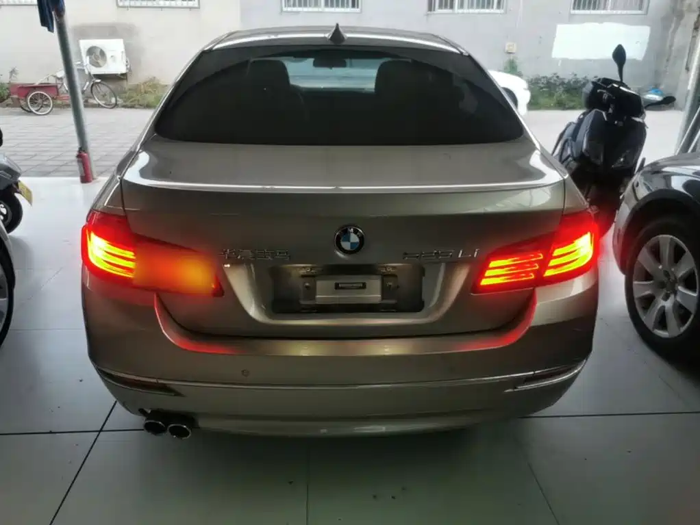 BMW 5 Series — миниатюра 6
