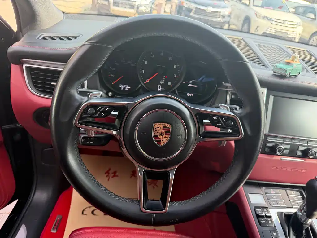 Porsche Macan — миниатюра 6