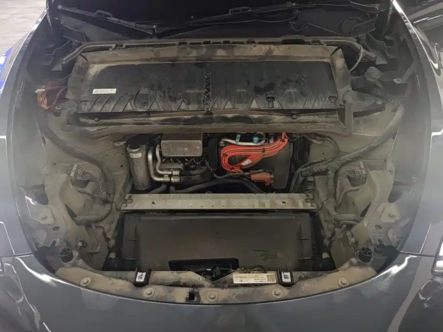 Tesla Model Y — миниатюра 10